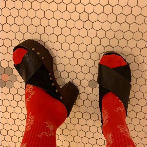 Vintage black strapped platform clogs